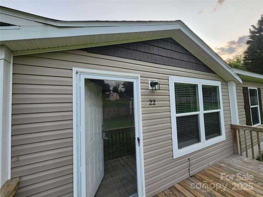 22 Ridge Top Acres Road, Candler, NC 28715.  MLS# CAR4265213, YatesRealty ID 17455. 