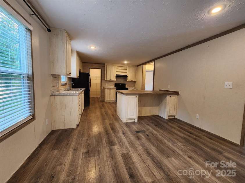 22 Ridge Top Acres Road, Candler, NC 28715.  MLS# CAR4265213, YatesRealty ID 17455. 