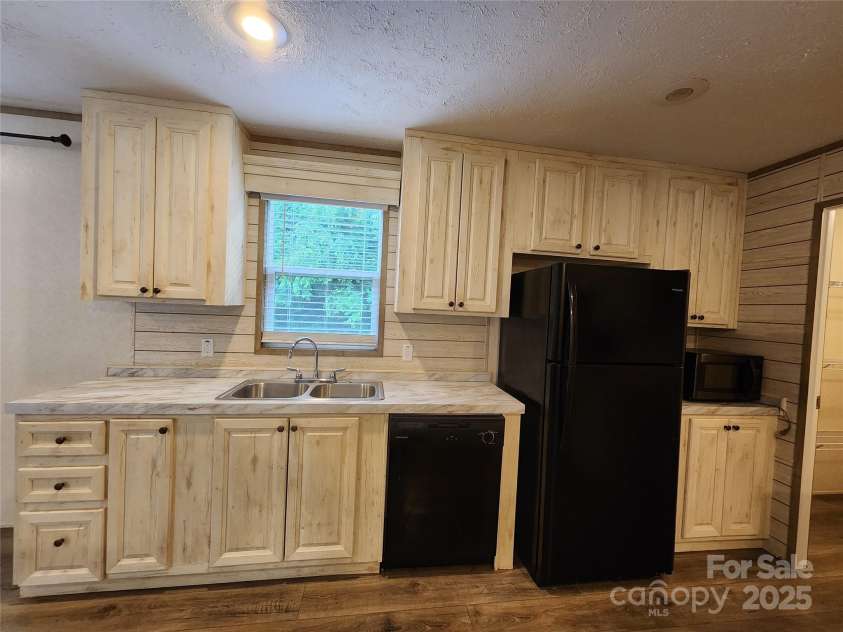 22 Ridge Top Acres Road, Candler, NC 28715.  MLS# CAR4265213, YatesRealty ID 17455. 