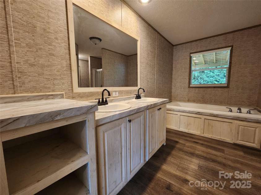 22 Ridge Top Acres Road, Candler, NC 28715.  MLS# CAR4265213, YatesRealty ID 17455. 