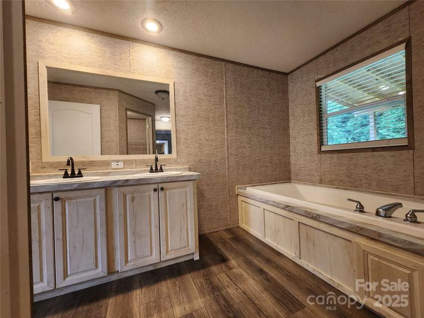 22 Ridge Top Acres Road, Candler, NC 28715.  MLS# CAR4265213, YatesRealty ID 17455. 