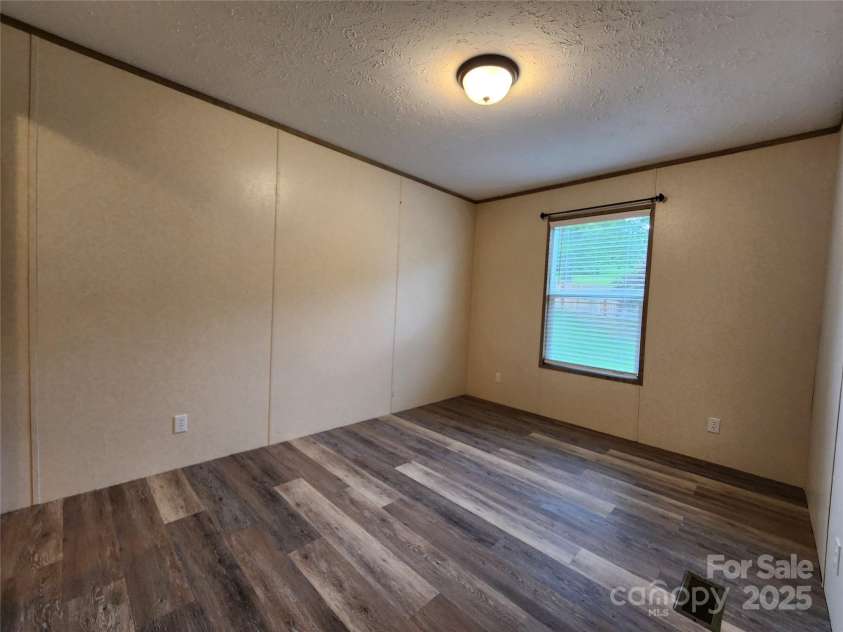 22 Ridge Top Acres Road, Candler, NC 28715.  MLS# CAR4265213, YatesRealty ID 17455. 