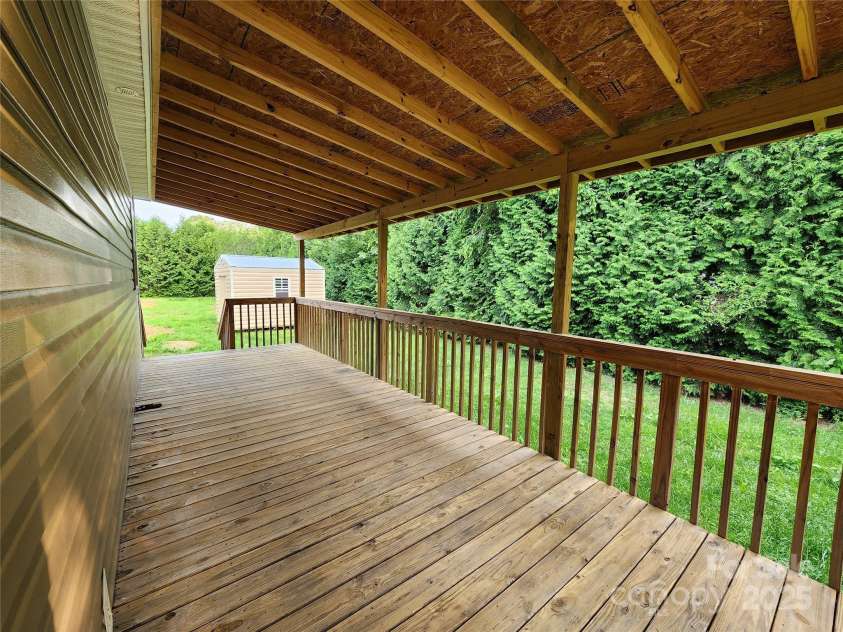 22 Ridge Top Acres Road, Candler, NC 28715.  MLS# CAR4265213, YatesRealty ID 17455. 