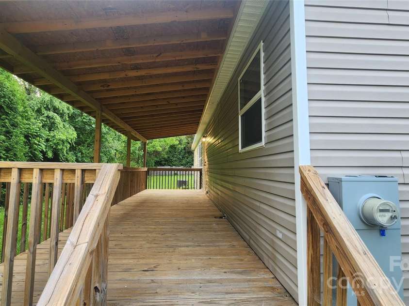 22 Ridge Top Acres Road, Candler, NC 28715.  MLS# CAR4265213, YatesRealty ID 17455. 