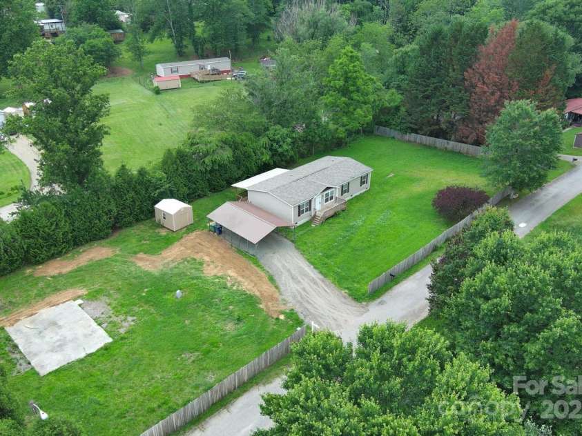 22 Ridge Top Acres Road, Candler, NC 28715.  MLS# CAR4265213, YatesRealty ID 17455. 