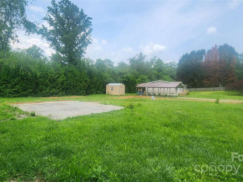 22 Ridge Top Acres Road, Candler, NC 28715.  MLS# CAR4265213, YatesRealty ID 17455. 