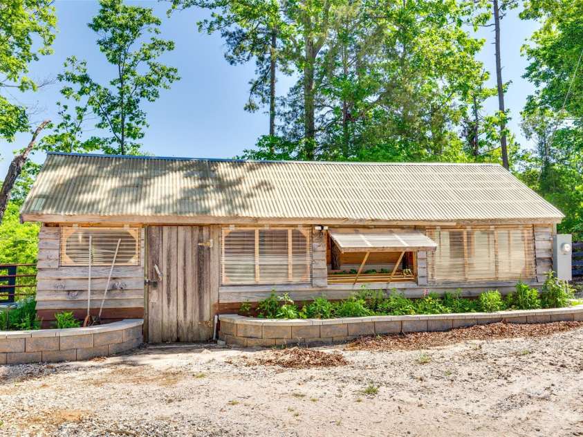 1780 Sierra Road, York, SC 29745.  MLS# CAR4252642, YatesRealty ID 17456. Greenhouse