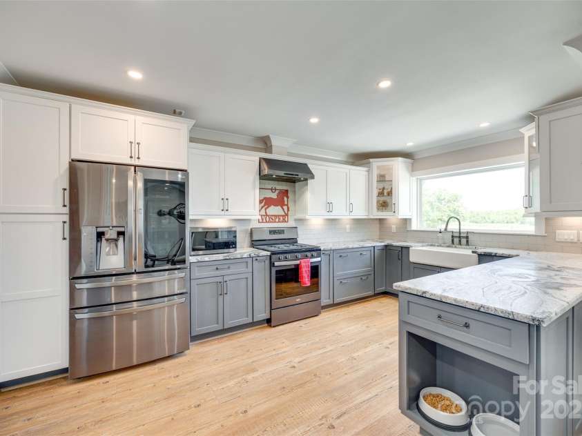 1780 Sierra Road, York, SC 29745.  MLS# CAR4252642, YatesRealty ID 17456. Updated Kitchen