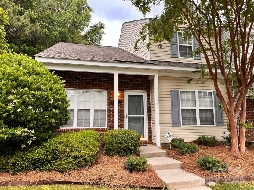 10875 Holly Ridge Boulevard, Charlotte, NC 28216.  MLS# CAR4135127, YatesRealty ID 17458. 10875 Holly Ridge