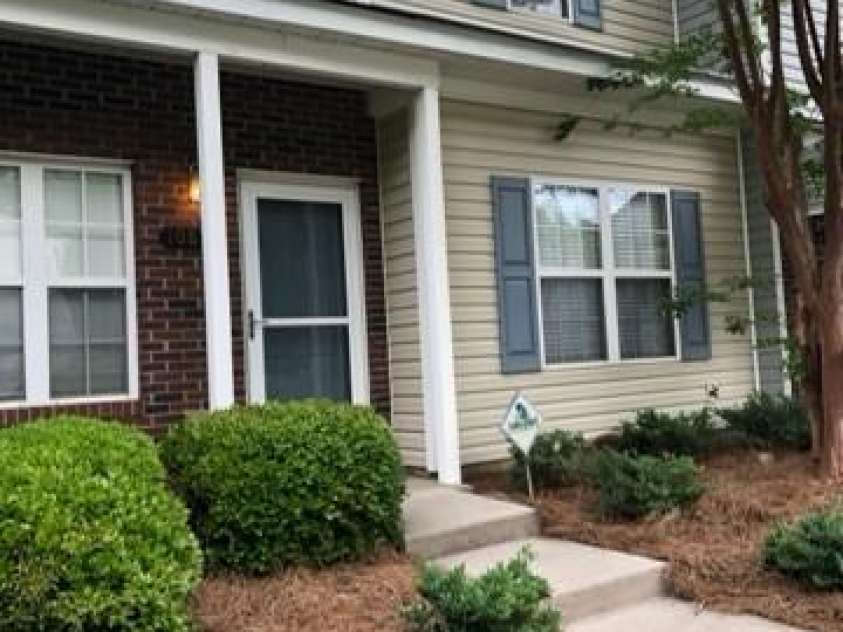 10875 Holly Ridge Boulevard, Charlotte, NC 28216.  MLS# CAR4135127, YatesRealty ID 17458. 
