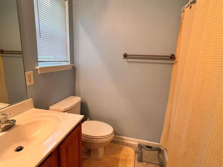 10875 Holly Ridge Boulevard, Charlotte, NC 28216.  MLS# CAR4135127, YatesRealty ID 17458. Upstairs bath