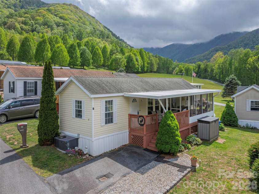 11 Valentine Drive, Maggie Valley, NC 28751.  MLS# CAR4377179, YatesRealty ID 17458. 