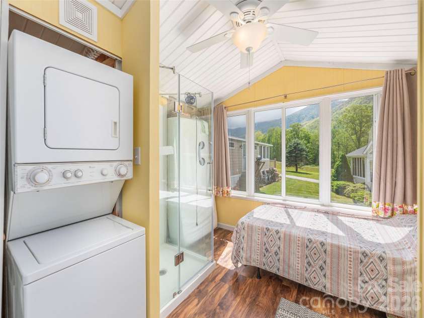 11 Valentine Drive, Maggie Valley, NC 28751.  MLS# CAR4377179, YatesRealty ID 17458. 