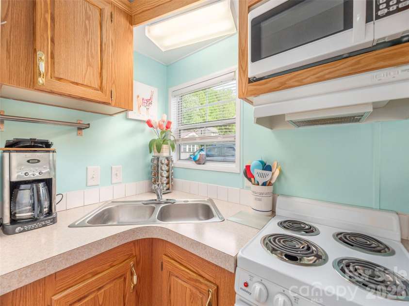 11 Valentine Drive, Maggie Valley, NC 28751.  MLS# CAR4377179, YatesRealty ID 17458. 