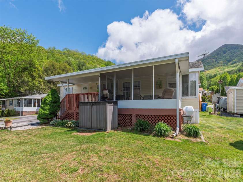 11 Valentine Drive, Maggie Valley, NC 28751.  MLS# CAR4377179, YatesRealty ID 17458. 