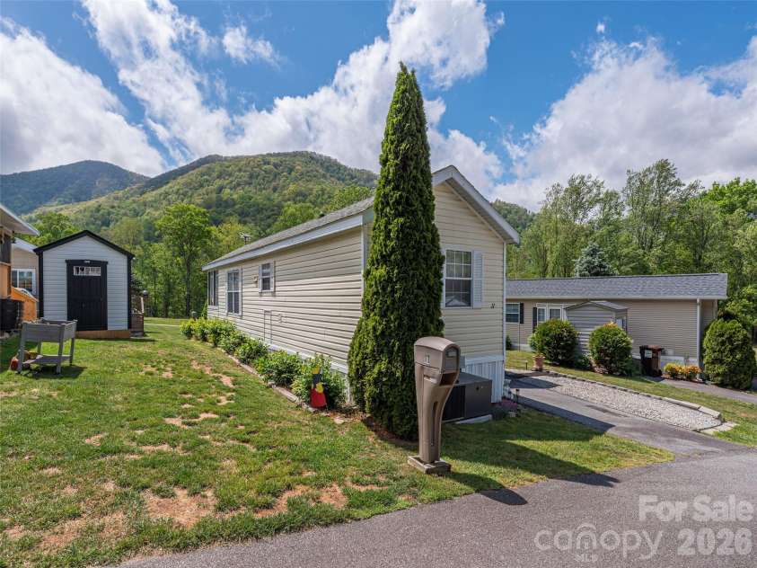 11 Valentine Drive, Maggie Valley, NC 28751.  MLS# CAR4377179, YatesRealty ID 17458. 