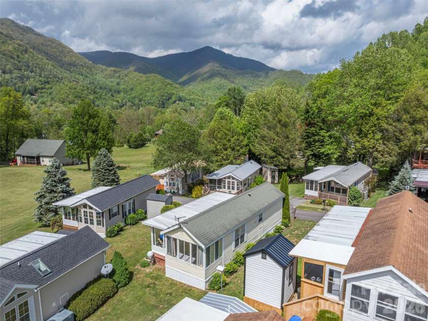 11 Valentine Drive, Maggie Valley, NC 28751.  MLS# CAR4377179, YatesRealty ID 17458. 