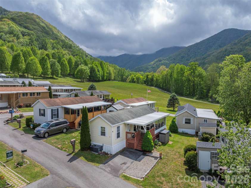 11 Valentine Drive, Maggie Valley, NC 28751.  MLS# CAR4377179, YatesRealty ID 17458. 