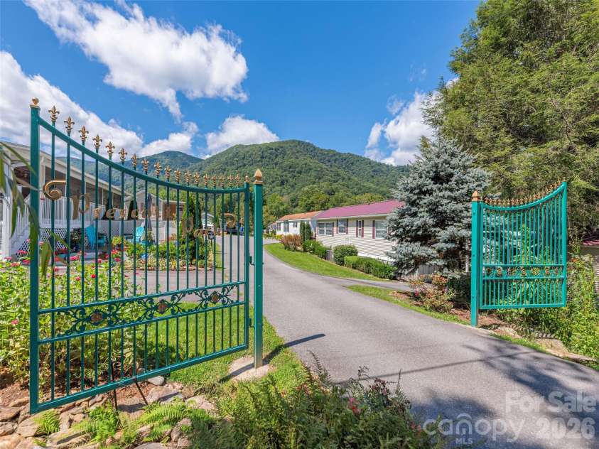 11 Valentine Drive, Maggie Valley, NC 28751.  MLS# CAR4377179, YatesRealty ID 17458. 