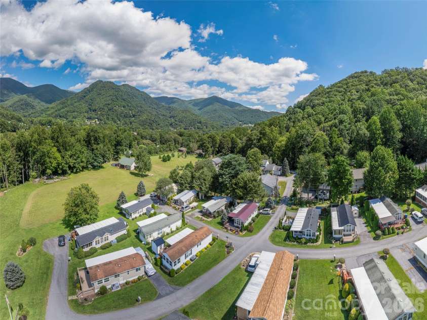 11 Valentine Drive, Maggie Valley, NC 28751.  MLS# CAR4377179, YatesRealty ID 17458. 