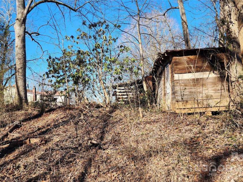 4233 Ralph Patton Road, Morganton, NC 28655.  MLS# CAR4201378, YatesRealty ID 1746. 