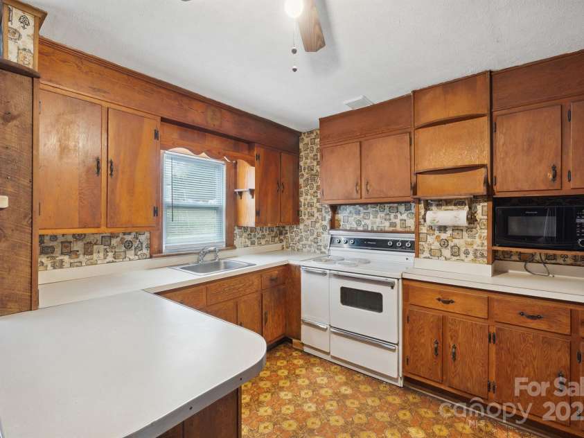 4233 Ralph Patton Road, Morganton, NC 28655.  MLS# CAR4201378, YatesRealty ID 1746. 