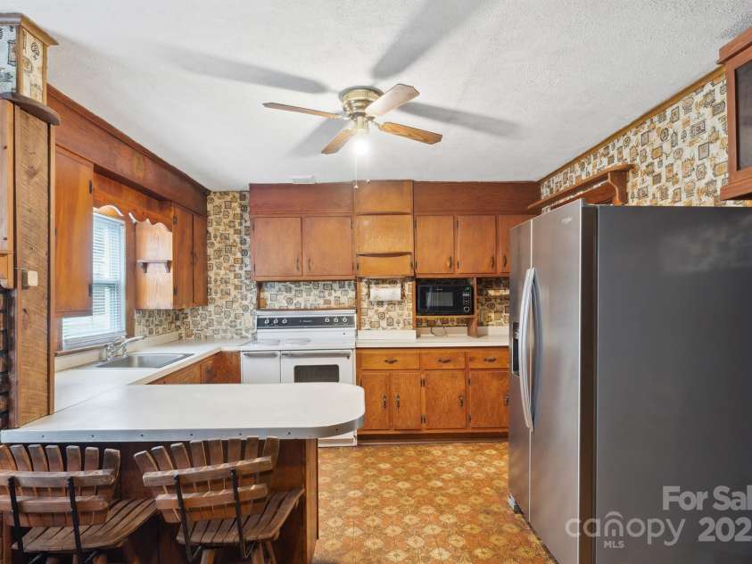 4233 Ralph Patton Road, Morganton, NC 28655.  MLS# CAR4201378, YatesRealty ID 1746. 