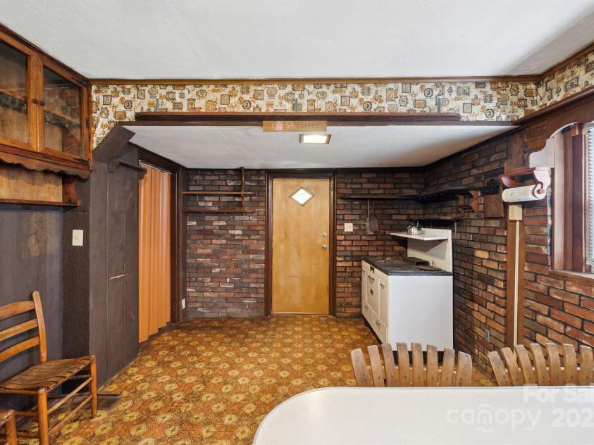 4233 Ralph Patton Road, Morganton, NC 28655.  MLS# CAR4201378, YatesRealty ID 1746. 