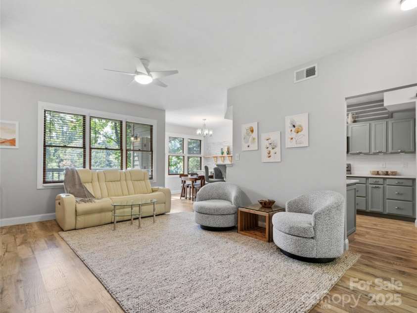 220 Stoney Falls Loop, Burnsville, NC 28714.  MLS# CAR4301323, YatesRealty ID 17460. 