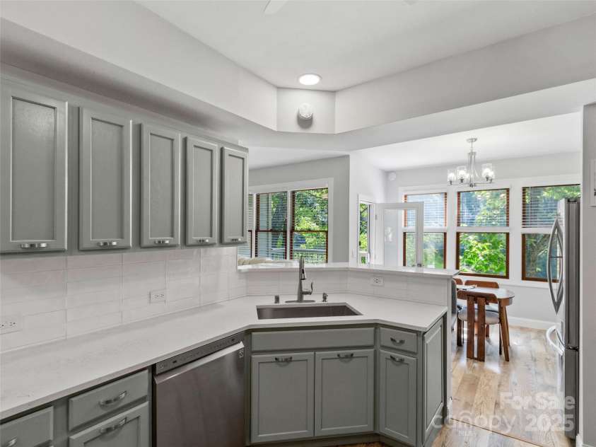 220 Stoney Falls Loop, Burnsville, NC 28714.  MLS# CAR4301323, YatesRealty ID 17460. 