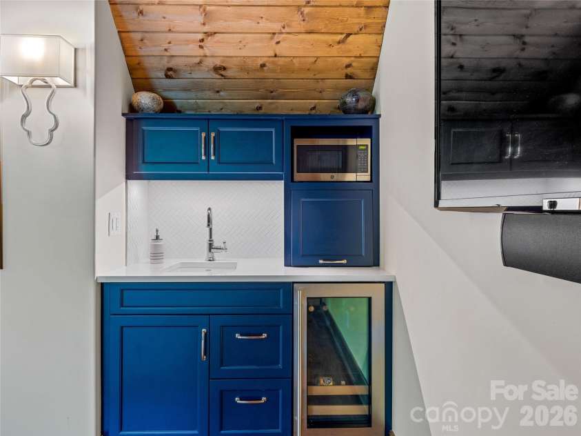 64 Bee Tree Way, Lake Toxaway, NC 28747.  MLS# CAR4377259, YatesRealty ID 17460. 