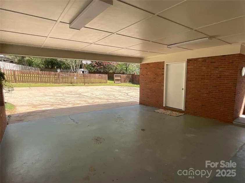 217 Windsor Drive, Shelby, NC 28150.  MLS# CAR4243848, YatesRealty ID 17461. 