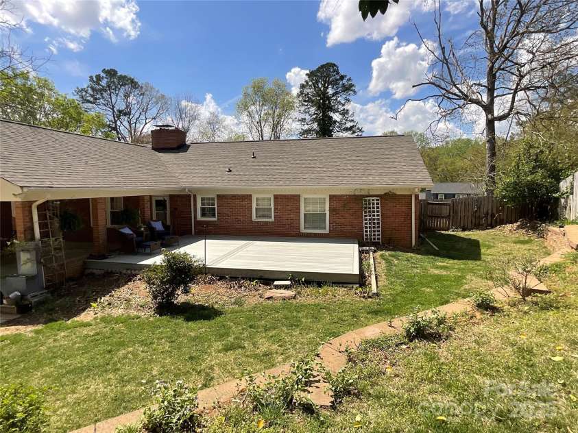 217 Windsor Drive, Shelby, NC 28150.  MLS# CAR4243848, YatesRealty ID 17461. 