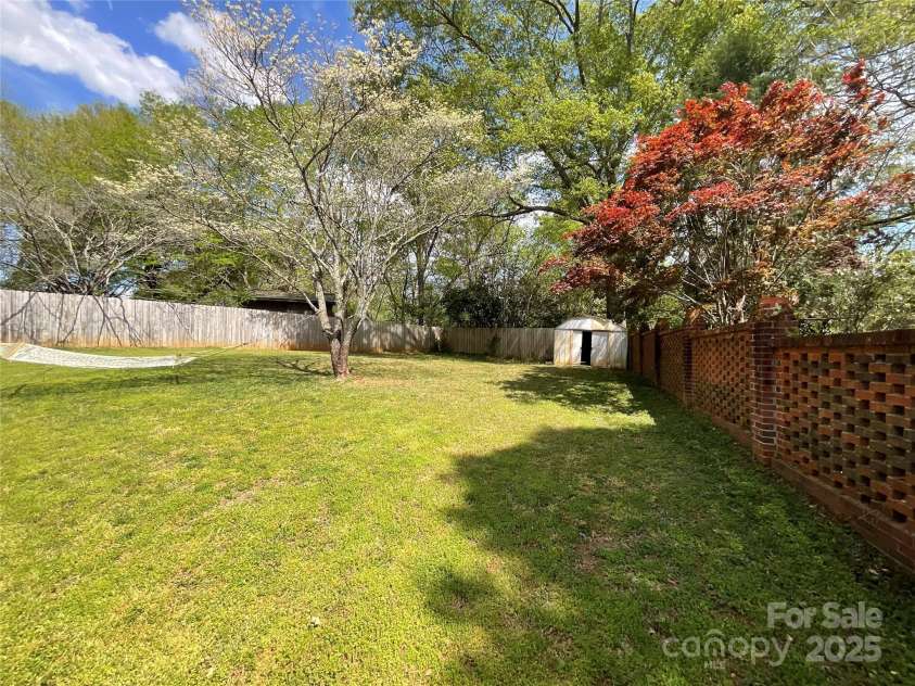 217 Windsor Drive, Shelby, NC 28150.  MLS# CAR4243848, YatesRealty ID 17461. 