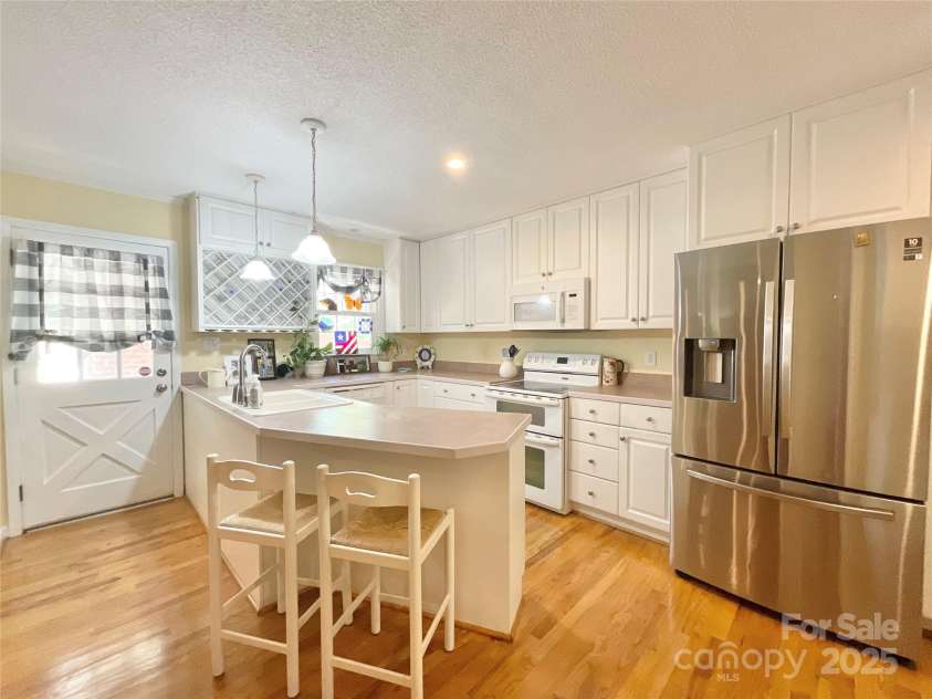 217 Windsor Drive, Shelby, NC 28150.  MLS# CAR4243848, YatesRealty ID 17461. 