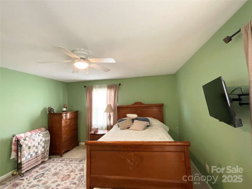 217 Windsor Drive, Shelby, NC 28150.  MLS# CAR4243848, YatesRealty ID 17461. 