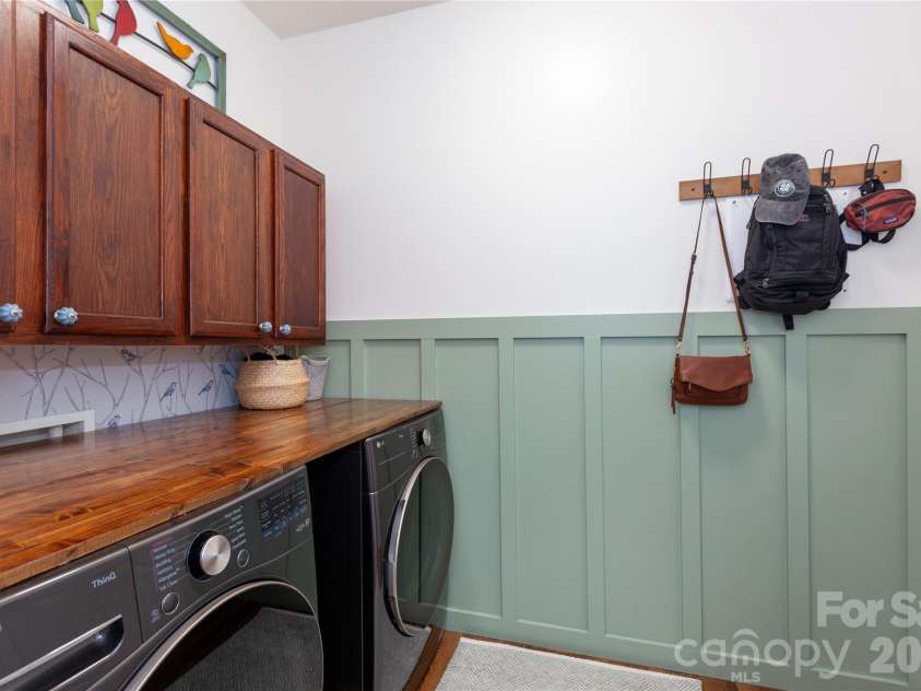2304 Coltsgate Road, Waxhaw, NC 28173.  MLS# CAR4377266, YatesRealty ID 17461. Laundry Room