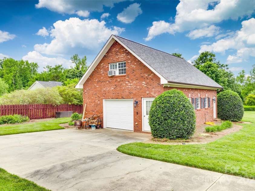1305 Yellowood Court, Rock Hill, SC 29732.  MLS# CAR4258397, YatesRealty ID 17462. 