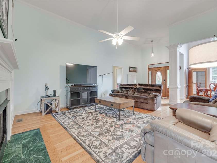 1305 Yellowood Court, Rock Hill, SC 29732.  MLS# CAR4258397, YatesRealty ID 17462. Beautiful hardwoods in main living areas.