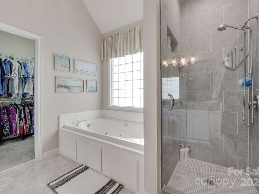 1305 Yellowood Court, Rock Hill, SC 29732.  MLS# CAR4258397, YatesRealty ID 17462. Garden Tub and separate tiled shower.