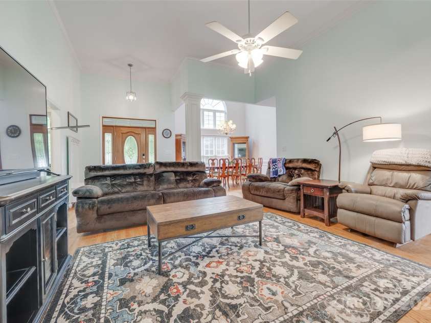 1305 Yellowood Court, Rock Hill, SC 29732.  MLS# CAR4258397, YatesRealty ID 17462. Large living area - open floor plan.