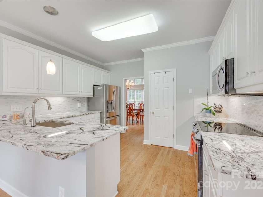 1305 Yellowood Court, Rock Hill, SC 29732.  MLS# CAR4258397, YatesRealty ID 17462. Plenty of counterspace, cabinets and pantry for storage.