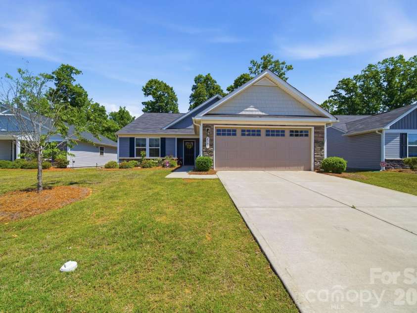 4507 Hunton Dale Road, Concord, NC 28027.  MLS# CAR4375447, YatesRealty ID 17462. 