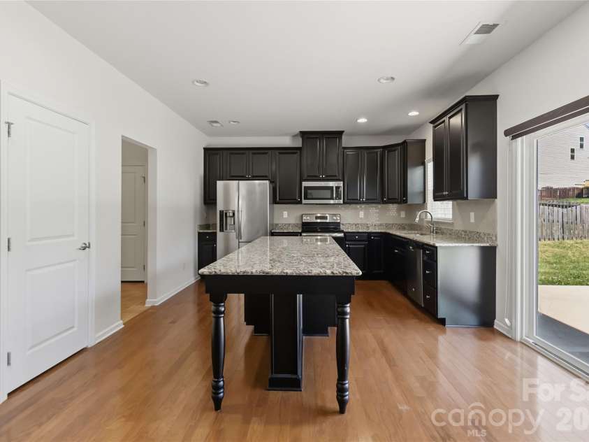 3531 Ettrick Place, Charlotte, NC 28278.  MLS# CAR4362782, YatesRealty ID 17463. 