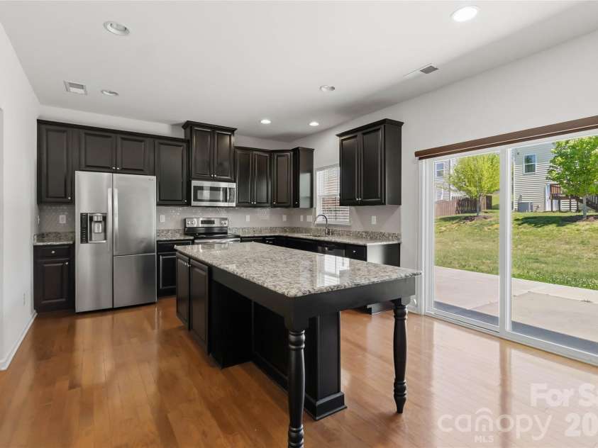 3531 Ettrick Place, Charlotte, NC 28278.  MLS# CAR4362782, YatesRealty ID 17463. 