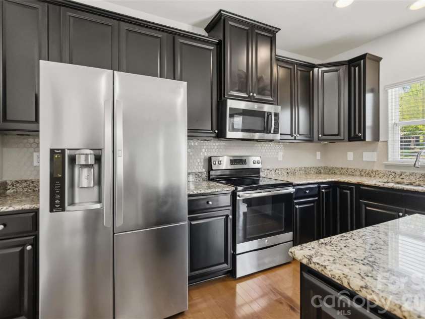 3531 Ettrick Place, Charlotte, NC 28278.  MLS# CAR4362782, YatesRealty ID 17463. 