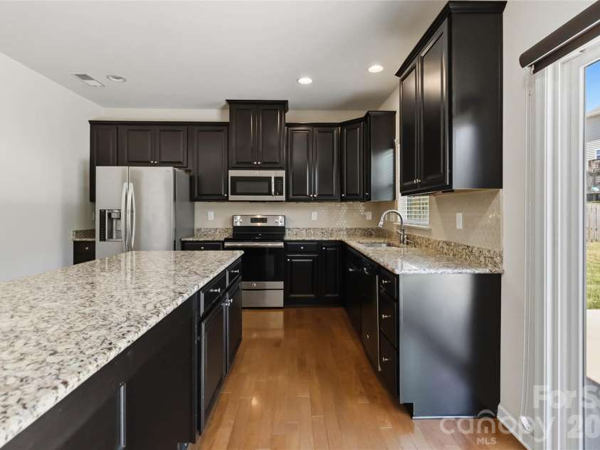 3531 Ettrick Place, Charlotte, NC 28278.  MLS# CAR4362782, YatesRealty ID 17463. 