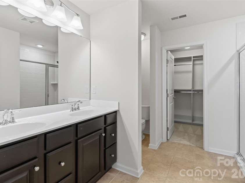 3531 Ettrick Place, Charlotte, NC 28278.  MLS# CAR4362782, YatesRealty ID 17463. 