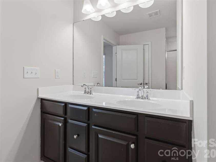 3531 Ettrick Place, Charlotte, NC 28278.  MLS# CAR4362782, YatesRealty ID 17463. 