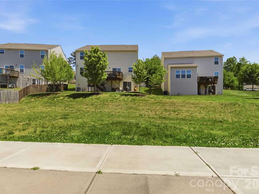3531 Ettrick Place, Charlotte, NC 28278.  MLS# CAR4362782, YatesRealty ID 17463. 